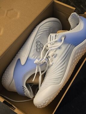 NEW Vivobarefoot womens sz 39 Motus Strength II